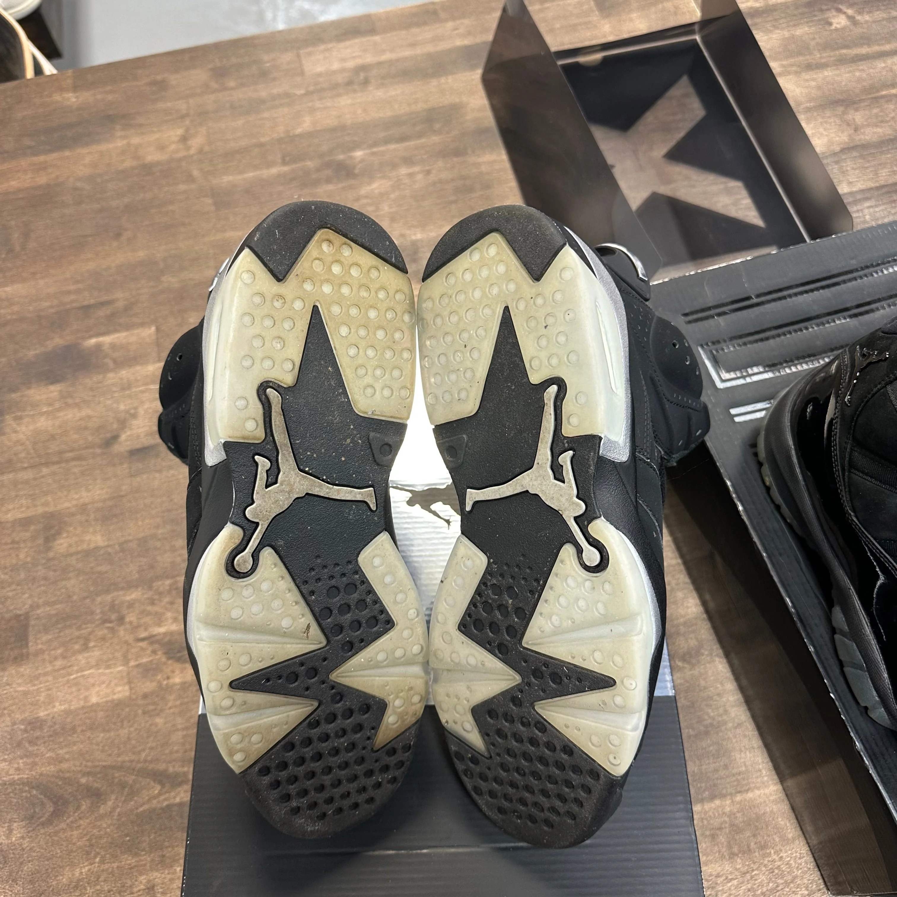 Chrome Jordan 6 Retro (USED) - Image 5