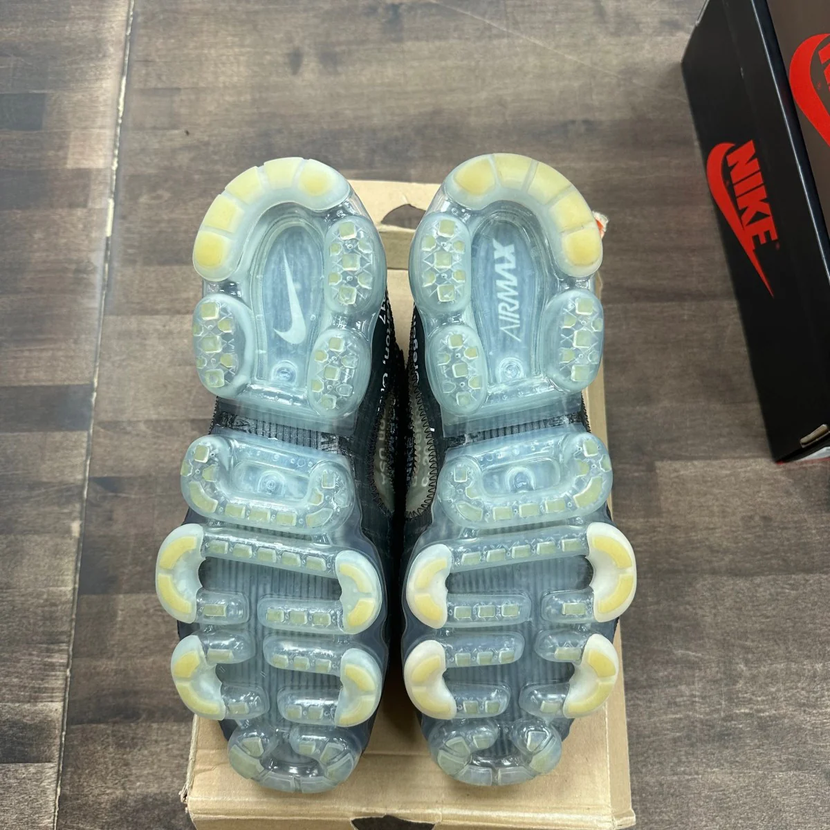 Nike Air VaporMax Off-White Black (2018) Size 10 (Pre-Owned) - Image 3